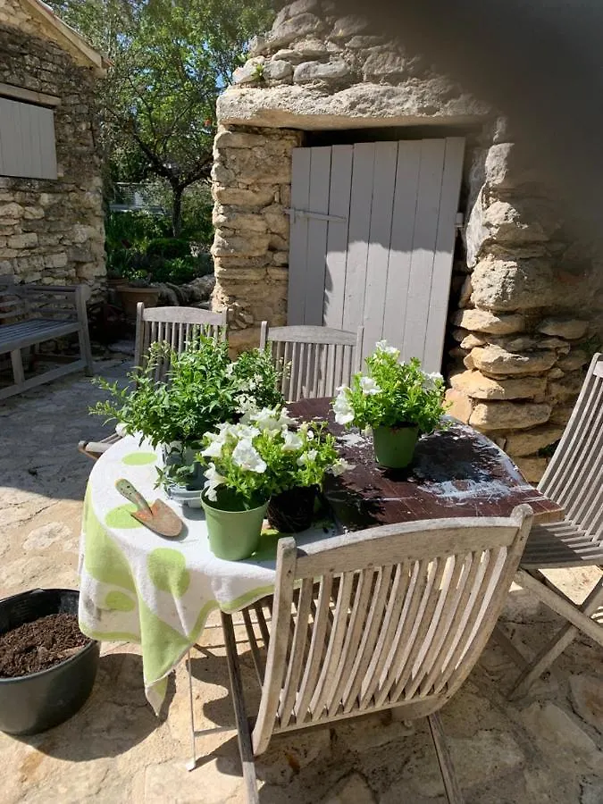 גורדס Le Mas Du Lavoir 0*,  צרפת